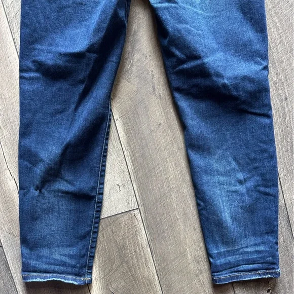 Judy Blue Relaxed Fit Jeans - Picture 9 of 10